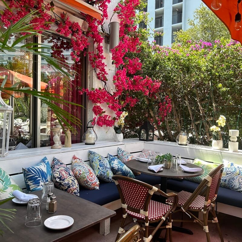 Oliver's Bistro - Photo 5