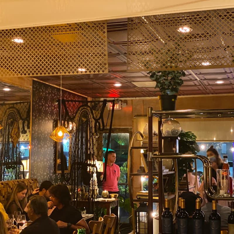 Silverlake Bistro - Photo 2