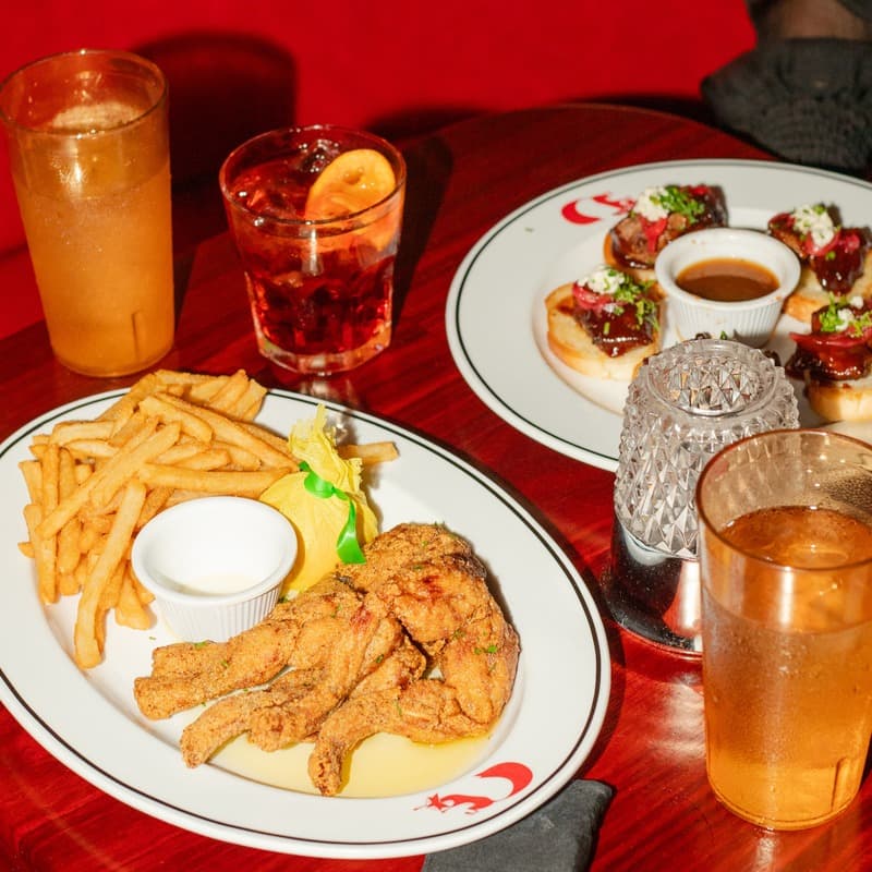 Fox's Lounge - Photo 4