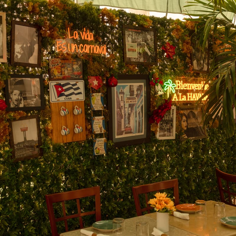 Havana Vieja - Photo 2